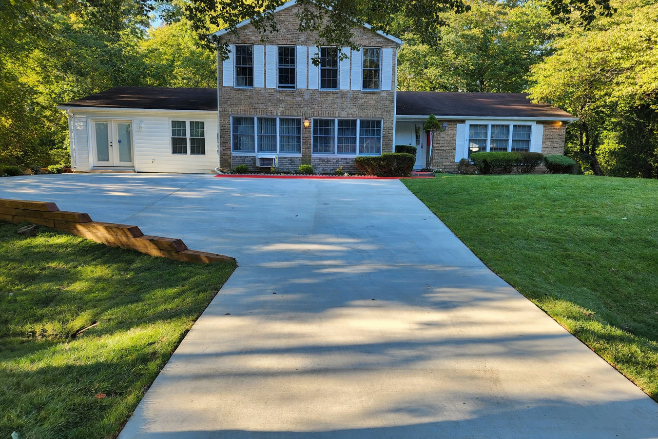 Concrete driveway building in Corona, CA